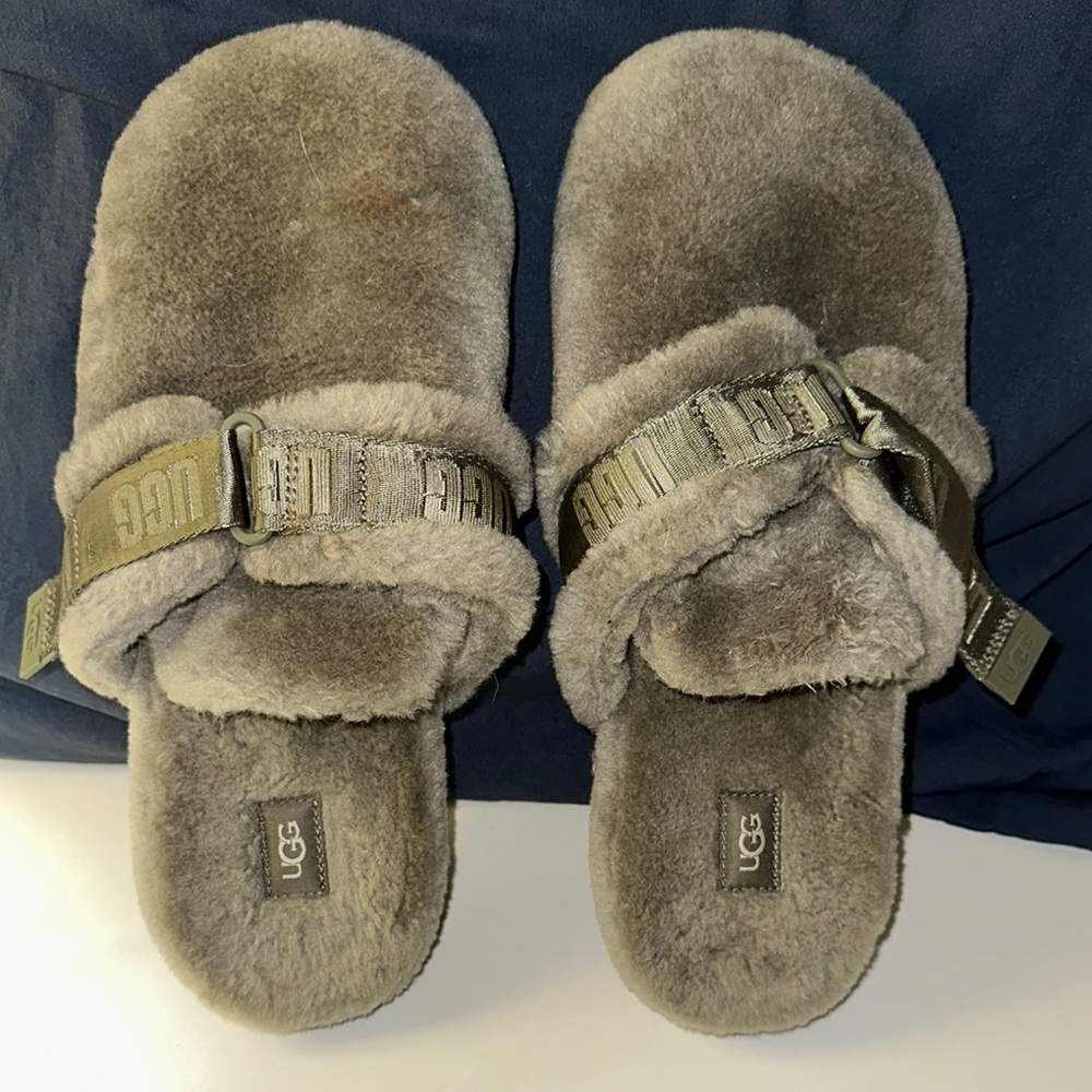 UGG Fluffy Slippers in Gray
